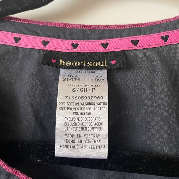 Cute scrub top - Picture 3 of 3